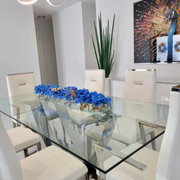 Cachepô de Vidro Casa Moderna com Orquídeas Azuis