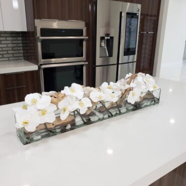 Cachepô de vidro Casa Moderna com Orquídeas Phalaenopsis Brancas