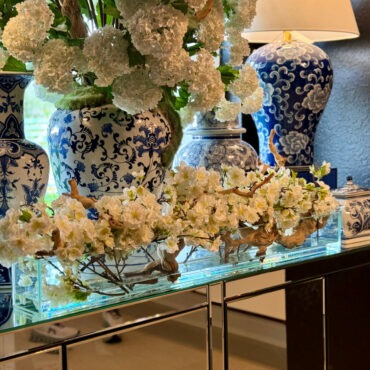 Vaso de Vidro Casa Moderna com Flores de Cerejeira