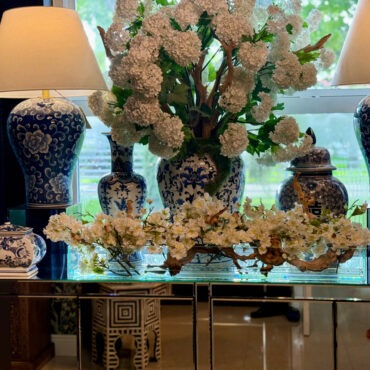 Vaso de Vidro Casa Moderna com Flores de Cerejeira