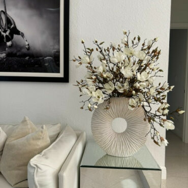 Vaso Eternity Grande com Magnólias e Driftwood