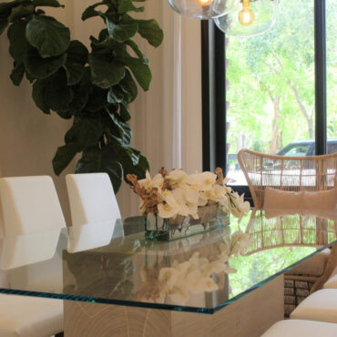 Cachepô de vidro Casa Moderna com Orquídeas Brancas