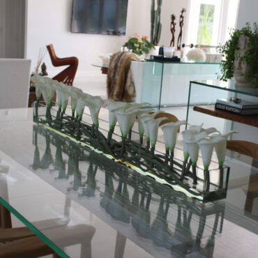 Cachepô de vidro Casa Moderna com Lírios-brancos (Calla)