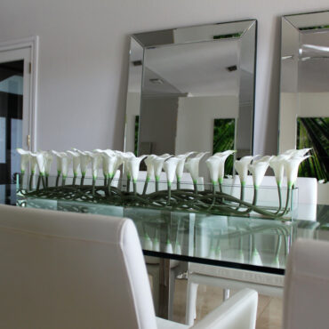 Cachepô de vidro Casa Moderna com Lírios-brancos (Calla)