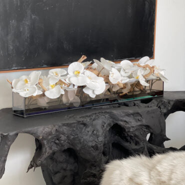 Cachepô de Vidro Preto Fumê Casa Moderna com Orquídeas Phalaenopsis Brancas