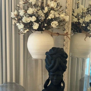 Vaso Konos com Magnólias Brancas