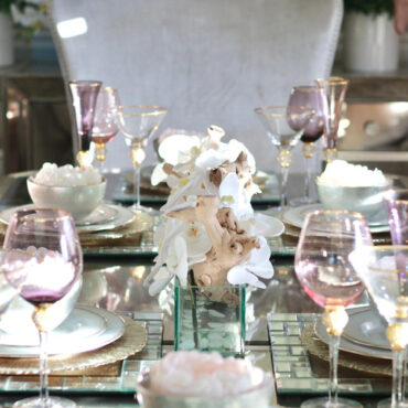 Cachepô de vidro Casa Moderna com Orquídeas Brancas