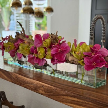 Vaso de Vidro Casa Moderna com Vandas Rosas e Cymbidiums Verdes