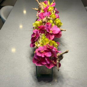 Vaso de Vidro Casa Moderna com Vandas Rosas e Cymbidiums Verdes