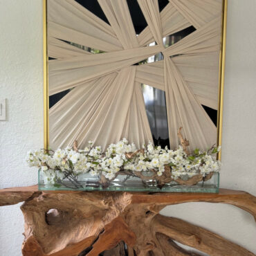 Vaso de Vidro Casa Moderna com Flores de Cerejeira