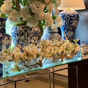 Vaso de Vidro Casa Moderna com Flores de Cerejeira