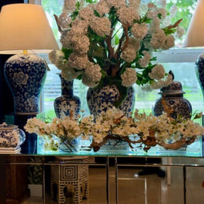 Vaso de Vidro Casa Moderna com Flores de Cerejeira