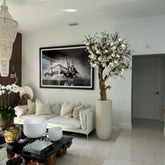 Cachepô St. Tropez Bege Brilhante com Árvore de Magnólia Sob Medida