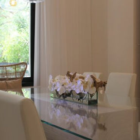 Cachepô de vidro Casa Moderna com Orquídeas Brancas