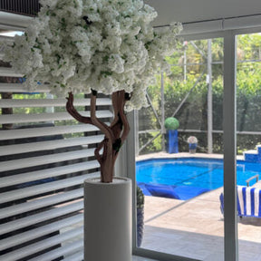 Cachepô St. Tropez Bege Fosco com Árvore de Flores de Cerejeira Branca Sob Medida