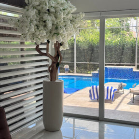 Cachepô St. Tropez Bege Fosco com Árvore de Flores de Cerejeira Branca Sob Medida