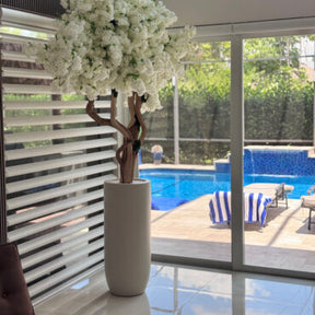 Cachepô St. Tropez Bege Fosco com Árvore de Flores de Cerejeira Branca Sob Medida