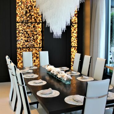 Cachepô de vidro Casa Moderna com Orquídeas Brancas