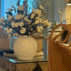 Vaso Konos com Magnólias Brancas