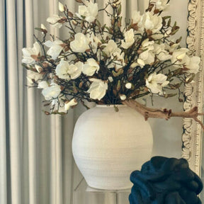 Vaso Konos com Magnólias Brancas