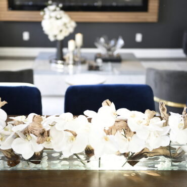 Cachepô de vidro Casa Moderna com Orquídeas Phalaenopsis Brancas