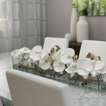 Cachepô de vidro Casa Moderna com Orquídeas Phalaenopsis Brancas