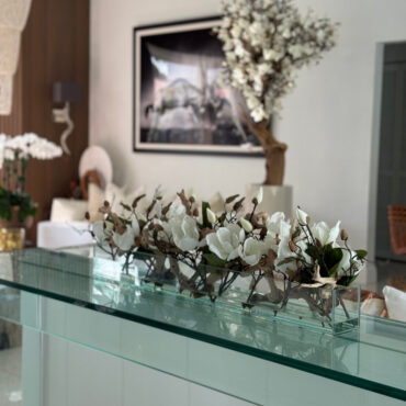 Cachepô de vidro Casa Moderna com Magnólias Brancas